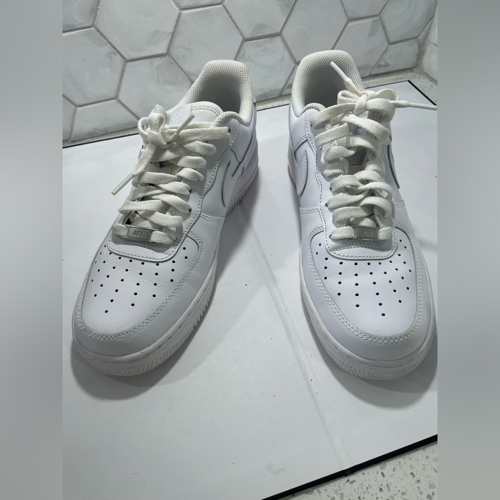 Nike Air Force 1 Low Sneakers Size 10 White Woman's DD8959-100 Great Shape - Picture 16 of 16